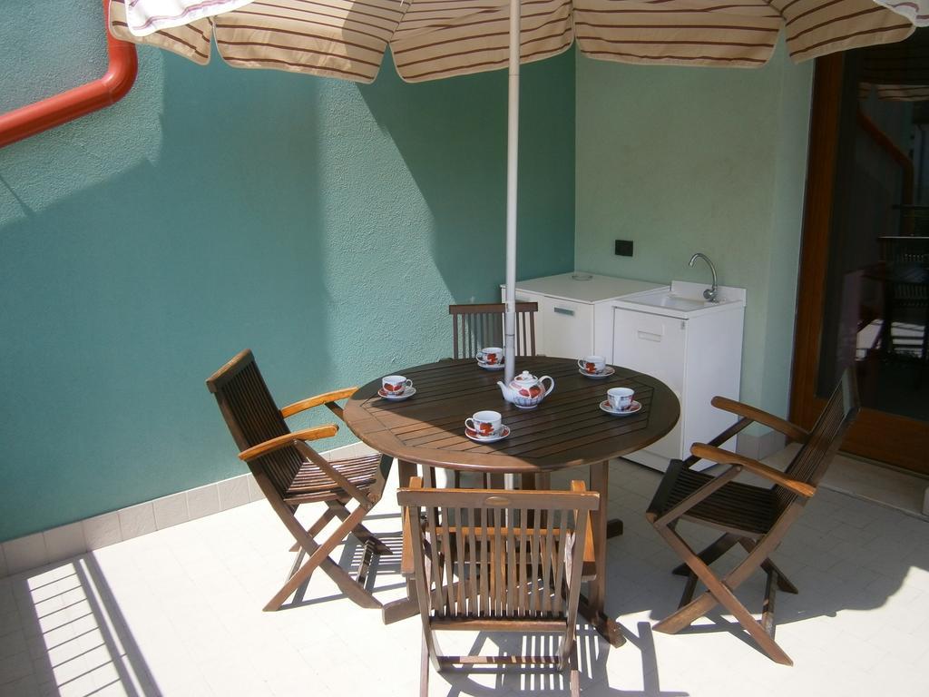 Residence Roberta Con Piscina - Agenzia Cocal Caorle Quarto foto
