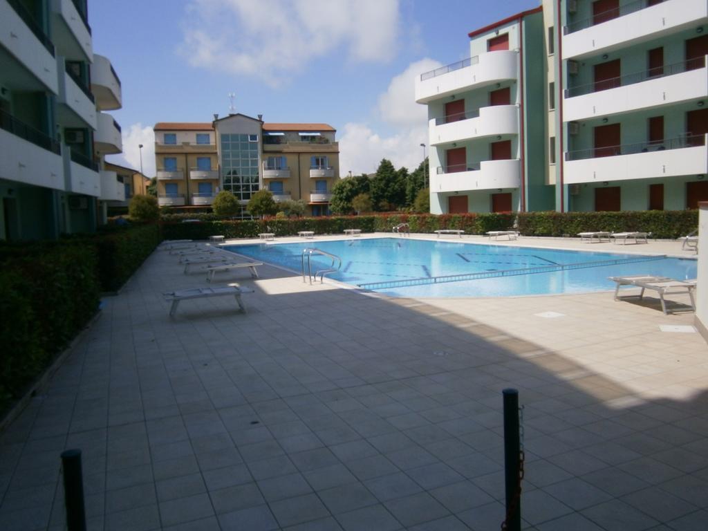Residence Roberta Con Piscina - Agenzia Cocal Caorle Quarto foto