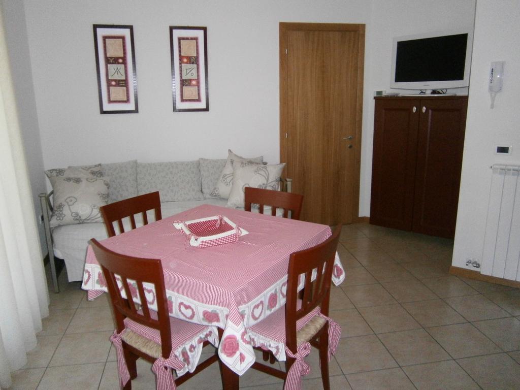 Residence Roberta Con Piscina - Agenzia Cocal Caorle Quarto foto