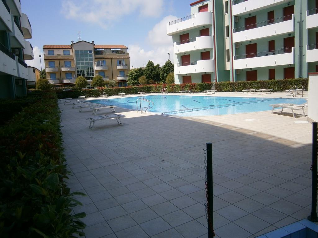 Residence Roberta Con Piscina - Agenzia Cocal Caorle Quarto foto